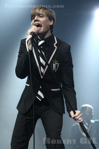 THE HIVES - 2008-04-20 - PARIS - Zenith - Per Almqvist - Björn Mattias Bernvall